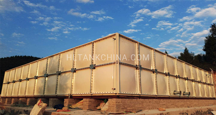 Fiberglass water storage tank