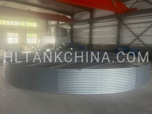 Low pitch roof corrugated steel water tank design