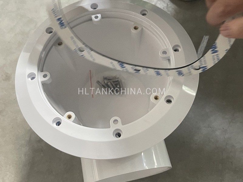 Fish farming water tank outlet installation