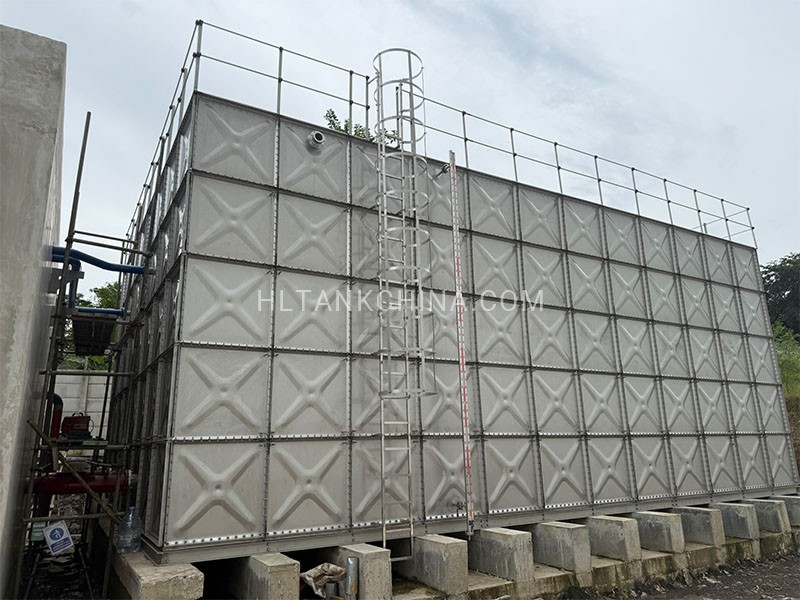 Pressed stainless steel sectional panel water tank