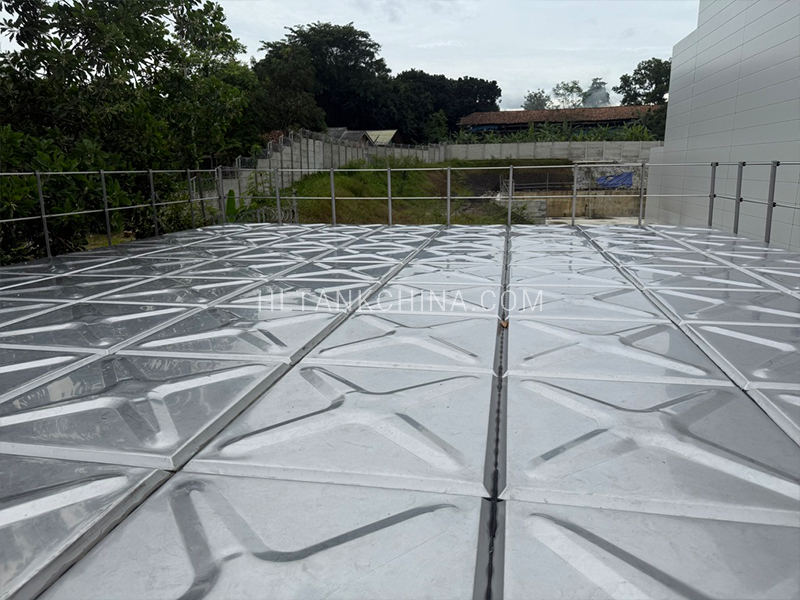 Stainless steel water tank roof panels