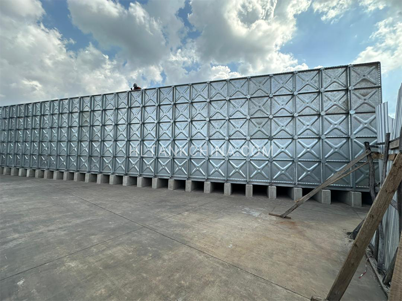 Pressed steel panel water tank