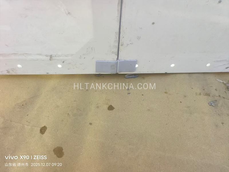 Side panel short PVC foaming strip attached along the panel bottom 2 corners horizontally direcion Side panel short PVC foaming strip attached along the panel bottom 2 corners horizontally direcion